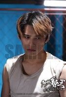 「100秒の拳王 -ケンカバトルロワイアル-」ムビチケ前売券（カード）特典のポストカード。