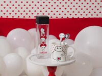 スーベニア・スプーン（全2種・税込1100円）、 マグカップ（税込2200円）、スクエアボトル（税込1650円）。