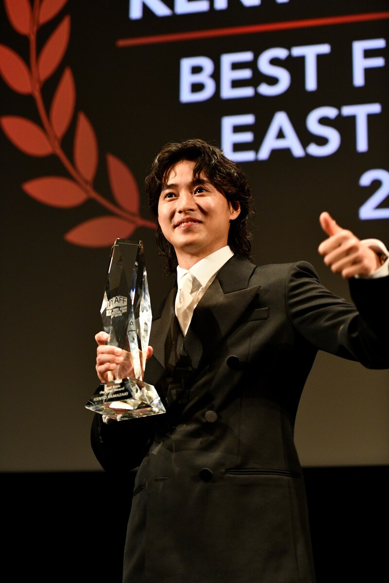 ニューヨーク・アジアン映画祭2024でThe Best from the East Awardを受賞した山崎賢人。