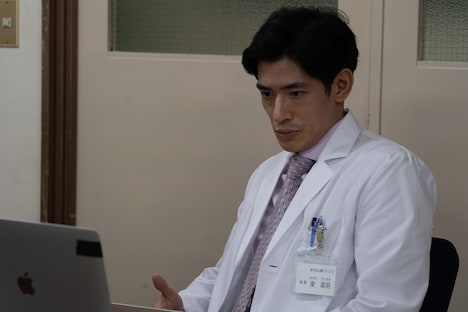 「ナミビアの砂漠」より、中島歩演じる東高明。