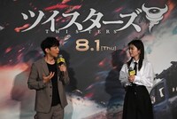 左から津田健次郎、小芝風花。