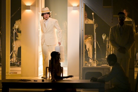 「Mrs. GREEN APPLE // The White Lounge in CINEMA」場面写真 (c)「Mrs. GREEN APPLE // The White Lounge in CINEMA」製作委員会 撮影：田中聖太郎写真事務所 / 金谷龍之介 / 古溪一道 / 高田梓