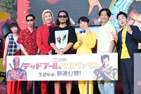 左から#KTちゃん、呂布カルマ、カズレーザー、Zeebra、ダンディ坂野、KEN THE 390、DOTAMA。