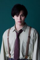 寺坂頼我のビジュアル。