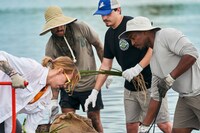「シャーク・ビーチ：ガルフ・コースト with アンソニー・マッキー」より。(c)Brian Roedel