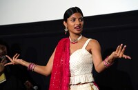 ボリウッドダンスを指南するプリヤ・カンサラ。