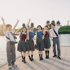 藤吉夏鈴、高石あかり、久間田琳加らがピース「新米記者トロッ子」オフショット