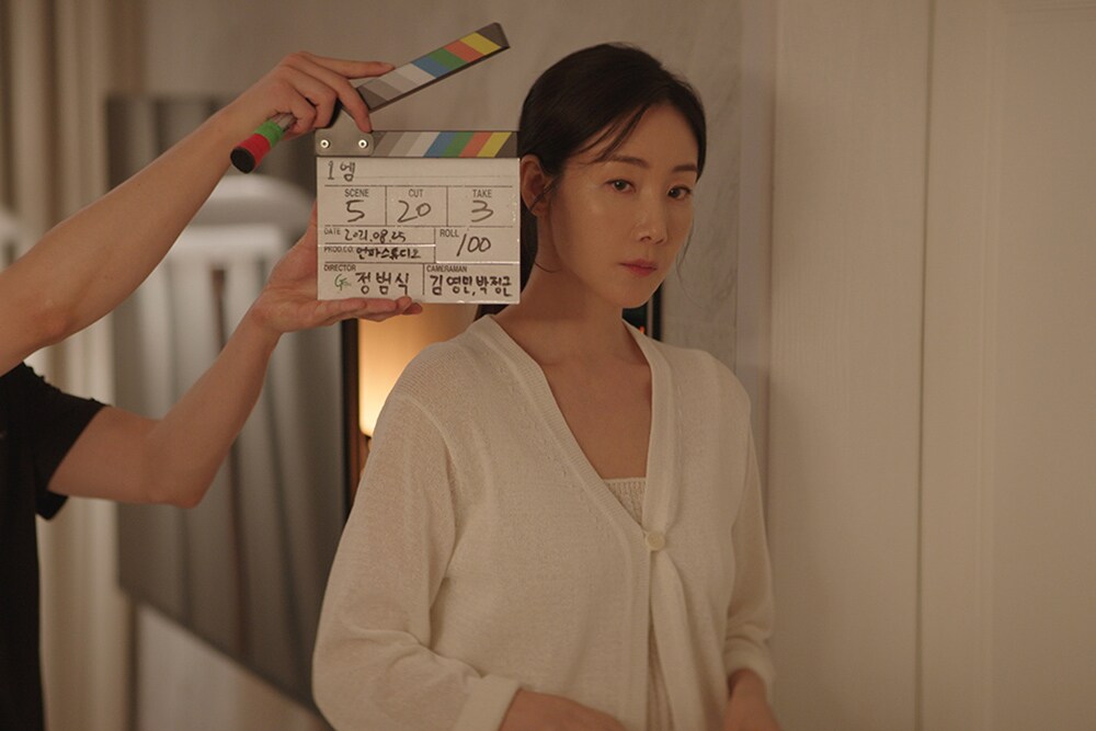 チェ・ジウが笑顔で手を振る、韓国映画「ニューノーマル」撮影裏を収めた新映像