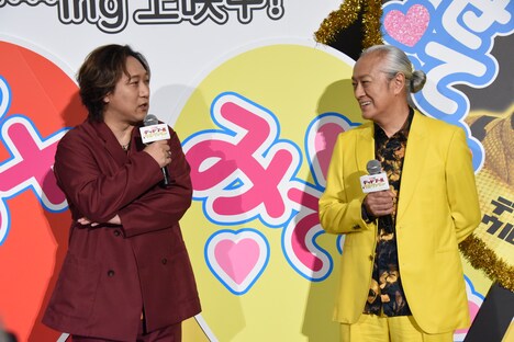 左から加瀬康之、山路和弘。