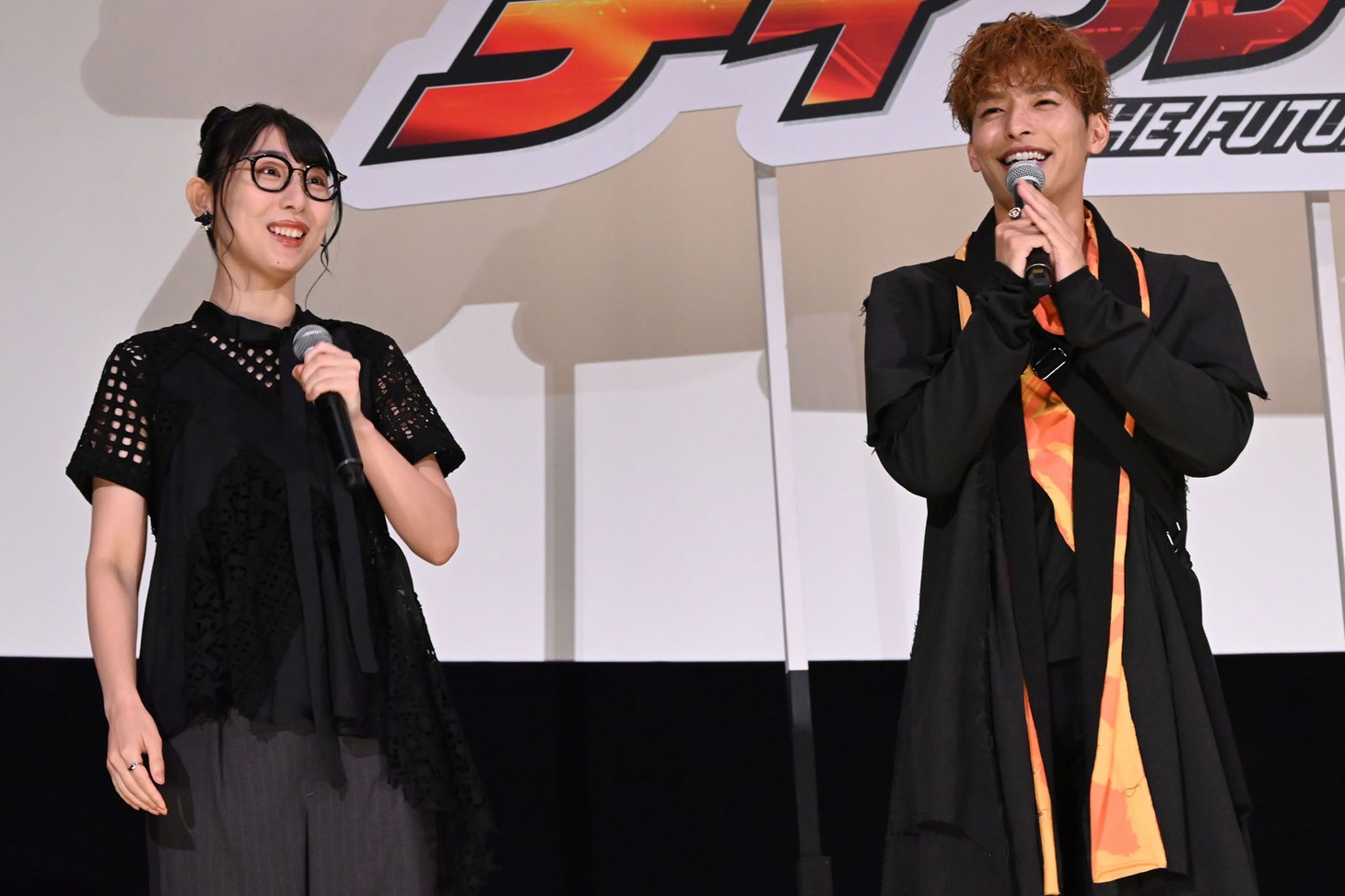 左からハシヤスメ・アツコ、相馬理。