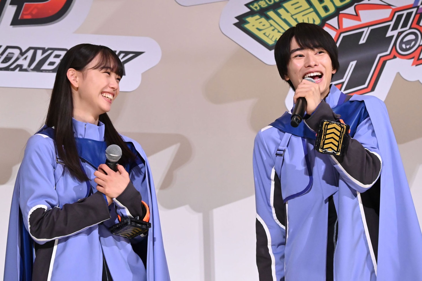 左から松本麗世、本島純政。
