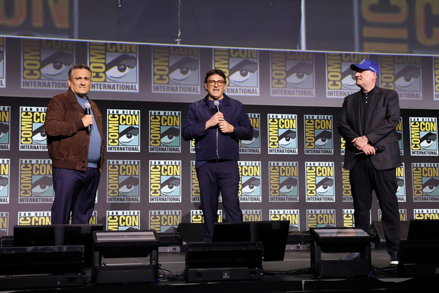 左からジョー・ルッソ、アンソニー・ルッソ、ケヴィン・ファイギ。(c)2024 MARVEL.