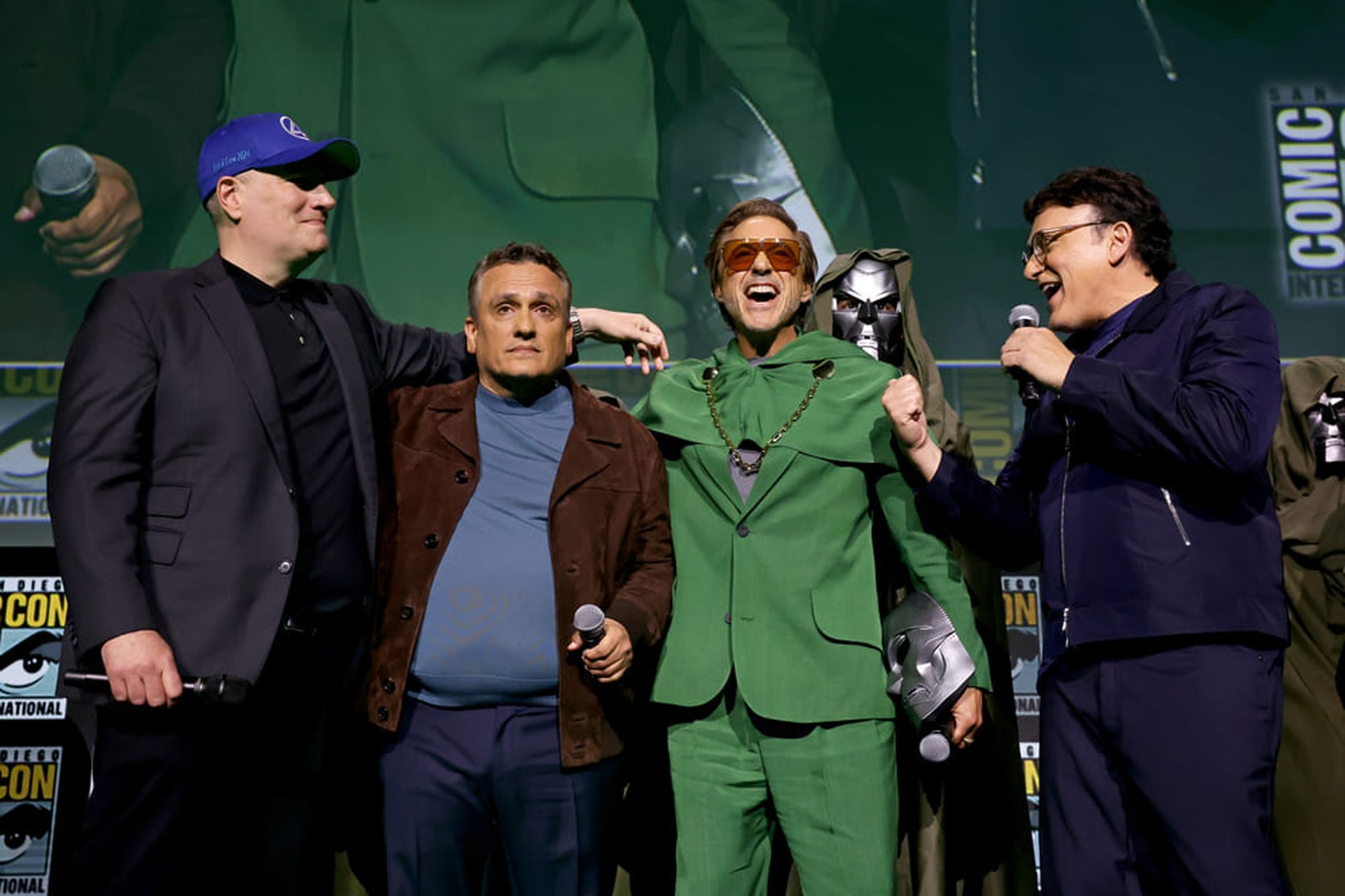 左からケヴィン・ファイギ、ジョー・ルッソ、ロバート・ダウニー・Jr.、アンソニー・ルッソ。(c)2024 MARVEL.