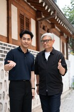 柳楽優弥（左）と柳楽優弥（右）。
