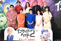 「インサイド・ヘッド2」初日舞台挨拶の様子。前列左から村上、多部未華子、大竹しのぶ、横溝菜帆、小清水亜美。後列左から浦山迅、小松由佳、落合弘治、花澤香菜。
