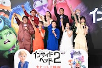 「インサイド・ヘッド2」初日舞台挨拶の様子。前列左から村上、多部未華子、大竹しのぶ、横溝菜帆、小清水亜美。後列左から浦山迅、小松由佳、落合弘治、花澤香菜。