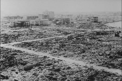 「広島・長崎における原子爆弾の影響」場面写真（写真提供：日映映像）