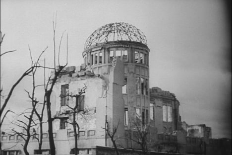 「広島・長崎における原子爆弾の影響」場面写真（写真提供：日映映像）