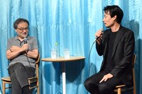 左から黒沢清、吉岡睦雄。