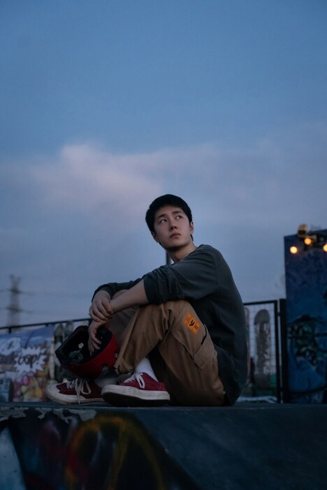 「熱烈」より、ワン・イーボー演じるチェン・シュオ。