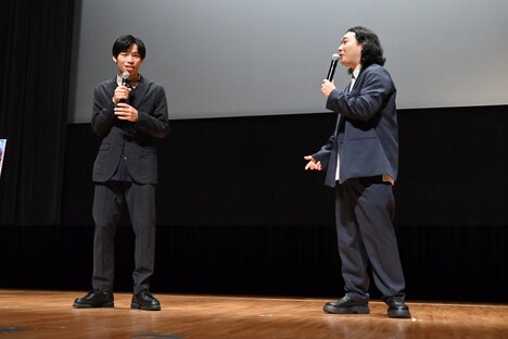 左から加賀翔、賀屋壮也。