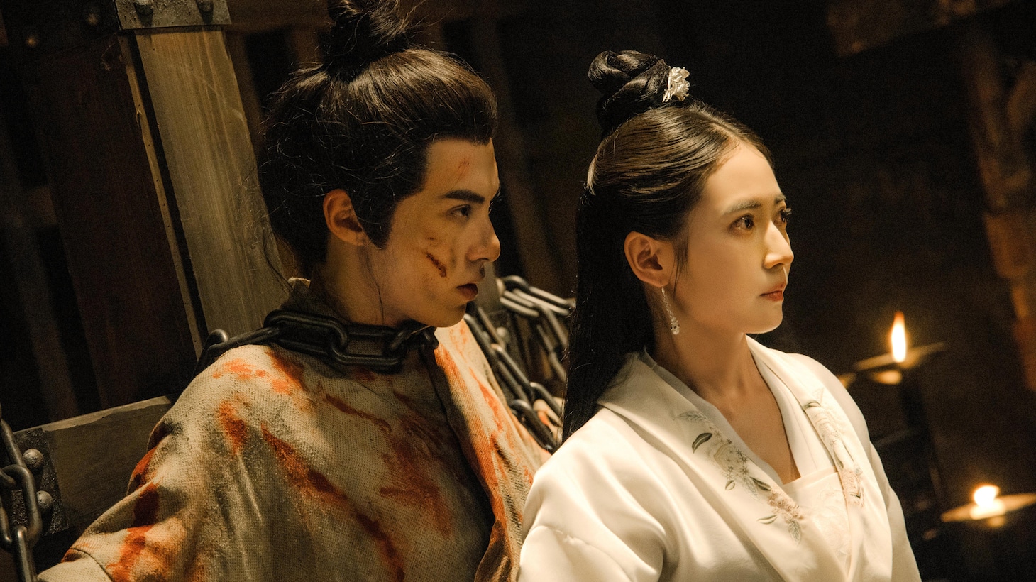中国ドラマ「浮図縁～乱世に咲く真実の愛～」より、左からワン・ホーディー（王鶴棣）演じる肖鐸、チェン・ユーチー（陳鈺琪）演じる歩音楼。