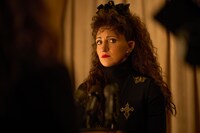 アナリー・アシュフォード演じるポーラ・ジョーンズ。