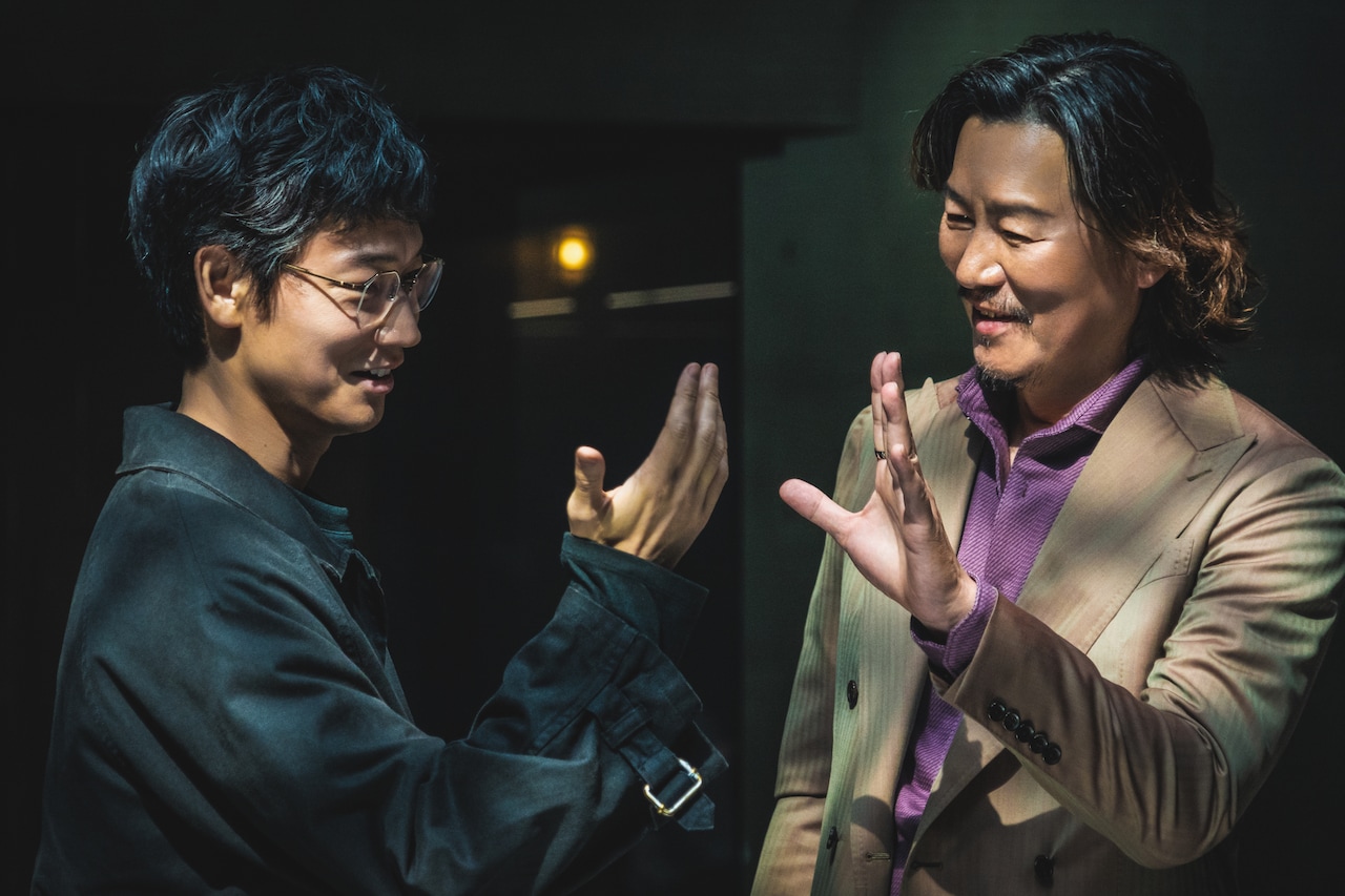 「地面師たち」メイキング写真5枚、綾野剛＆豊川悦司が和気あいあい