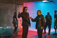 Netflixシリーズ「地面師たち」メイキング写真