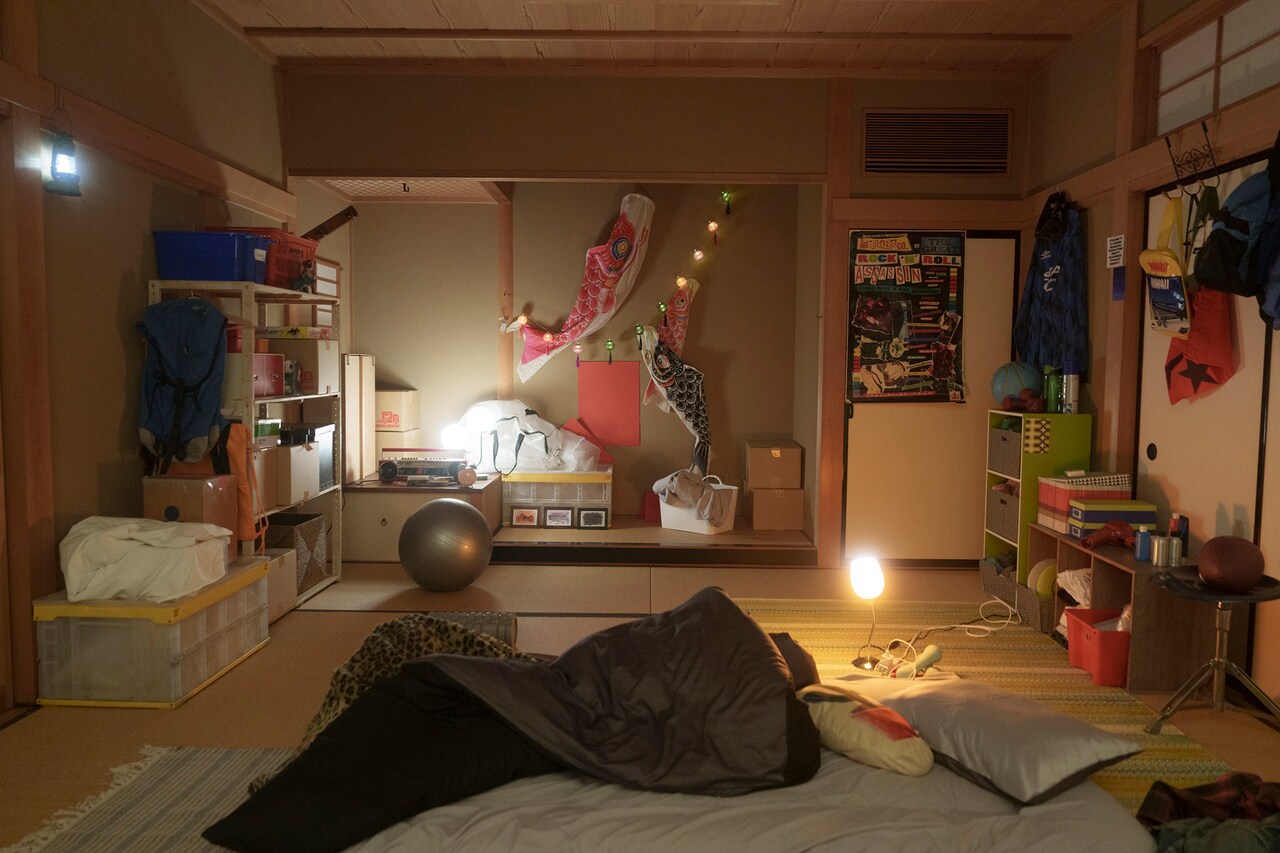 ラウール主演の映画「赤羽骨子のボディガード」撮影セット/小道具は遊び心たっぷり