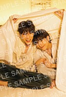 DOMUNDI Photo Book in Japan「Twinkle」別冊付録となるポストカードのビジュアル（Jimmy&Tommy）。