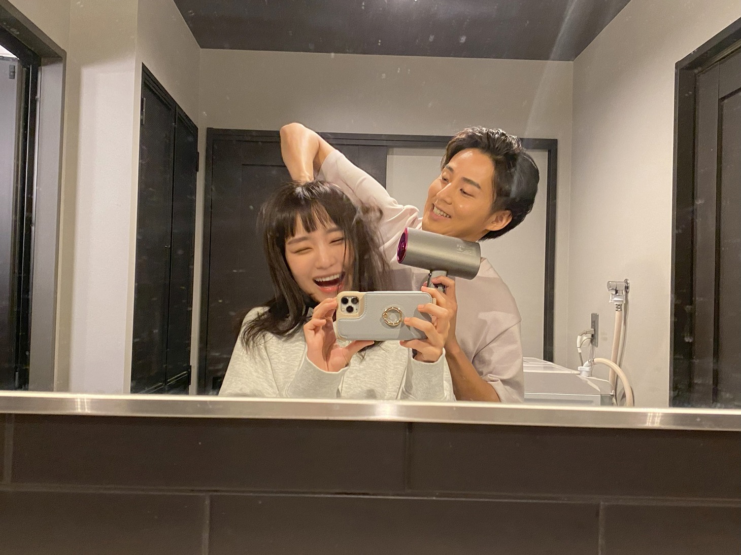 「傲慢と善良」新場面写真