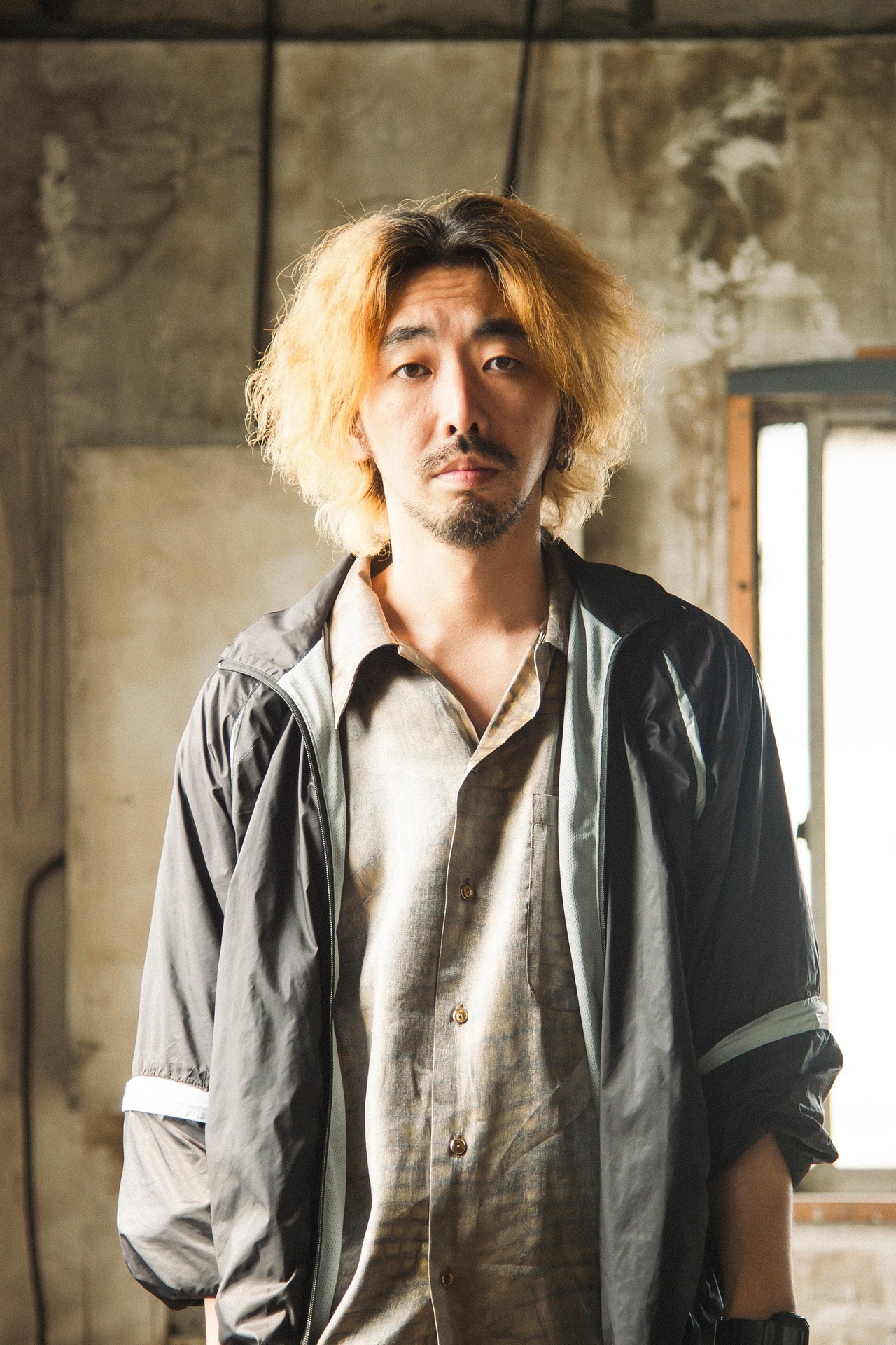 柄本時生演じる日野彰。