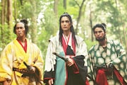 役所広司主演作「八犬伝」新写真に渡邊圭祐ら八犬士、土屋太鳳・磯村勇斗・河合優実の姿も