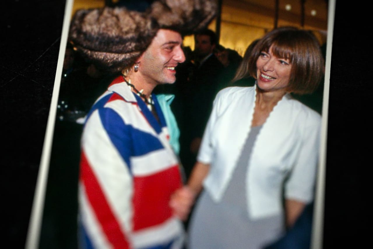 “プラダを着た悪魔”アナ・ウィンターが窮地のジョン・ガリアーノを救う