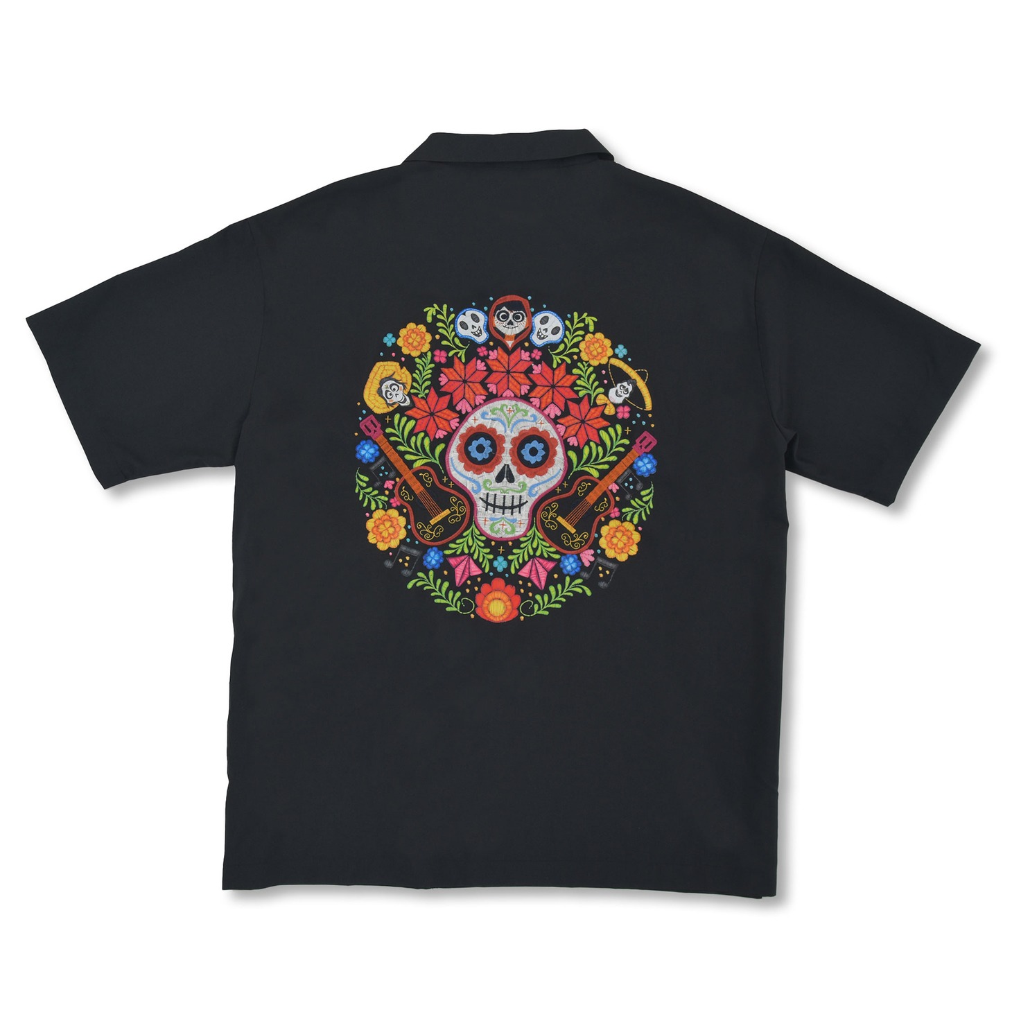 「リメンバー・ミー」半袖シャツの背面デザイン。（税込7700円）