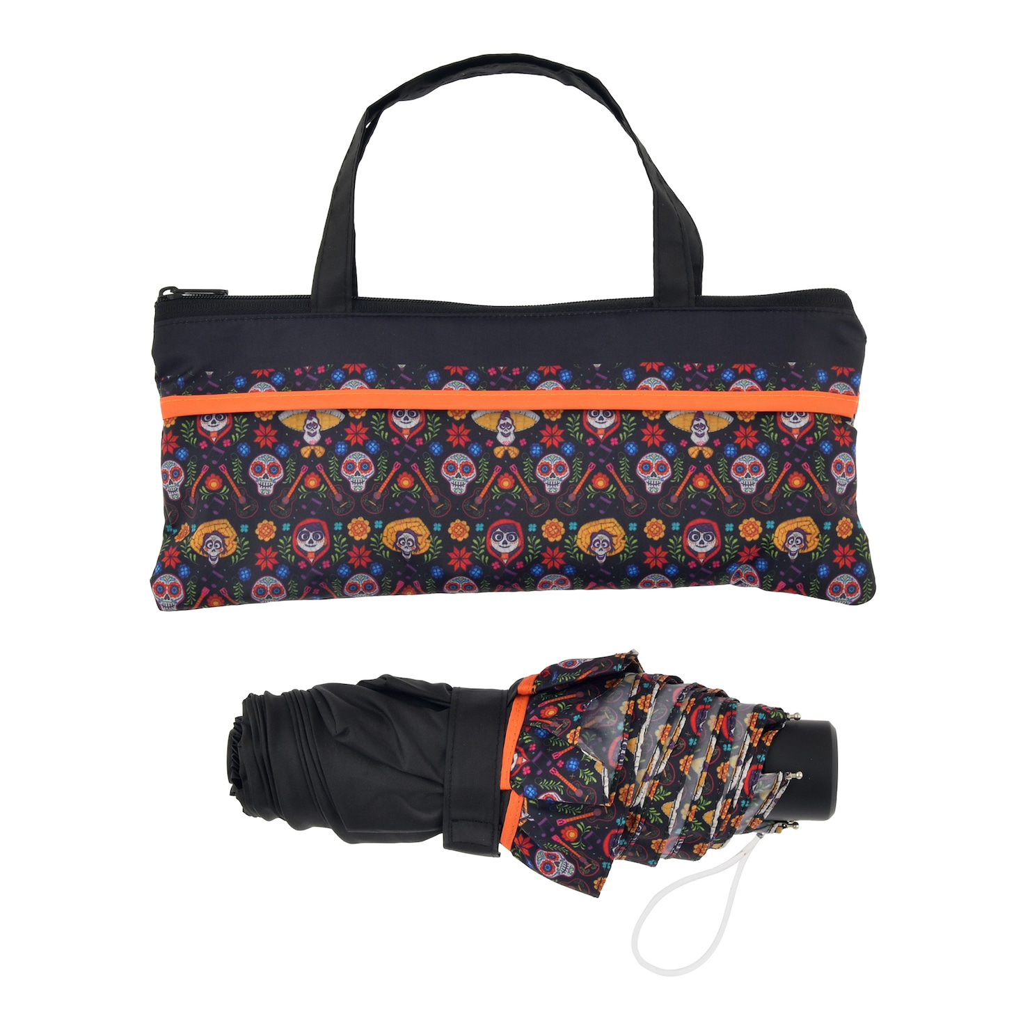 「リメンバー・ミー」折りたたみ傘（下）と収納ケース（上）。