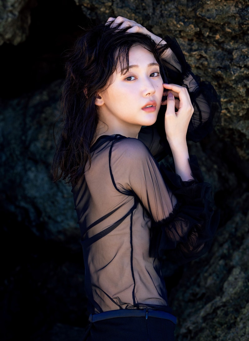 高井真菜ファースト写真集「高井です。」より。