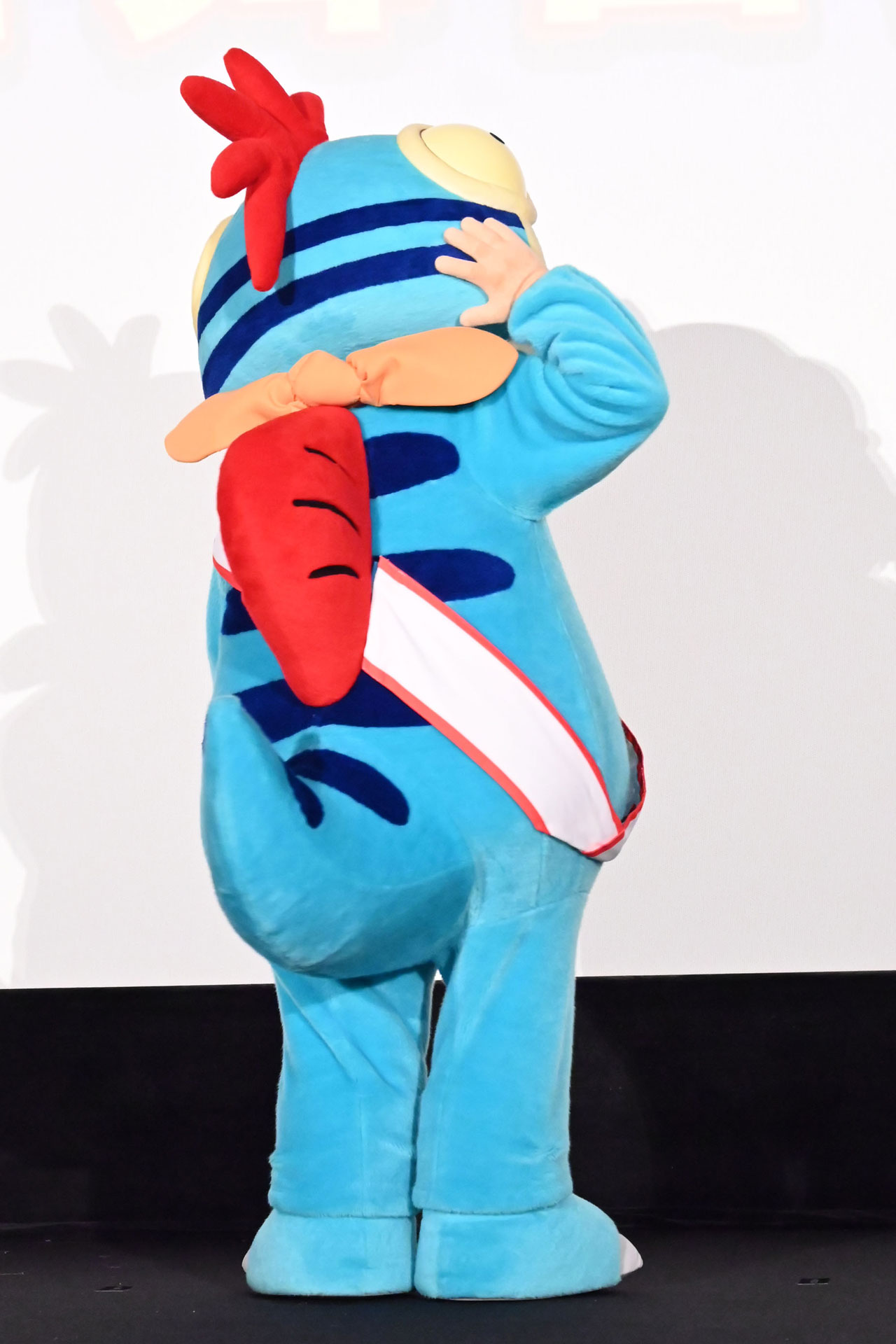 恐竜ルックの野原しんのすけ。