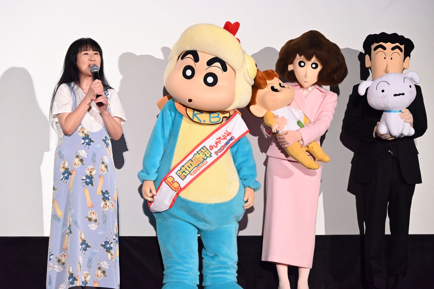 左から真柴摩利と野原一家。