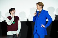 左から板垣李光人、眞栄田郷敦。