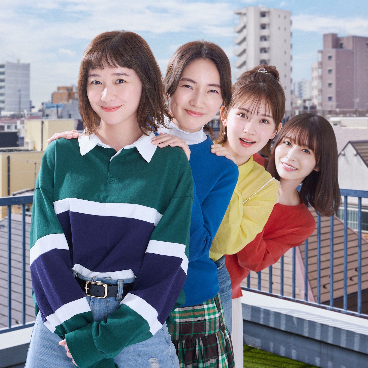 「若草物語―恋する姉妹と恋せぬ私―」より、手前から次女・町田涼役の堀田真由、長女・町田恵役の仁村紗和、四女・芽役の畑芽育、三女・衿役の長濱ねる