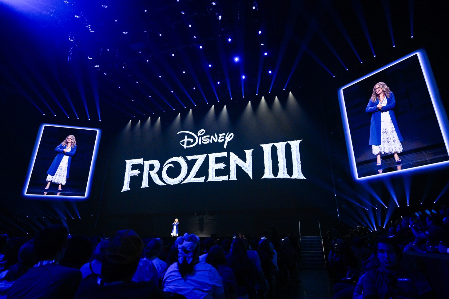 「アナと雪の女王3（仮題）」のプレゼンテーションに登壇したジェニファー・リー。