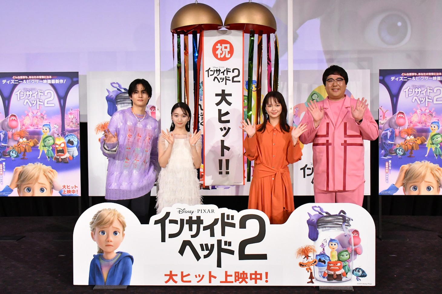 左から武内駿輔、横溝菜帆、多部未華子、村上（マヂカルラブリー）。