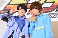 左から本島純政、知念英和。