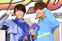 左から本島純政、知念英和。