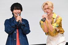 胸キュンゼリフの評価を待つ大西流星（左）と猪狩蒼弥（右）。