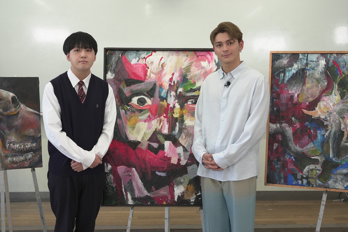 映画「ブルーピリオド」主演の眞栄田郷敦（右）、「#好きに挑む！」キャンペーン大賞受賞者の田中陸来さん（左）。