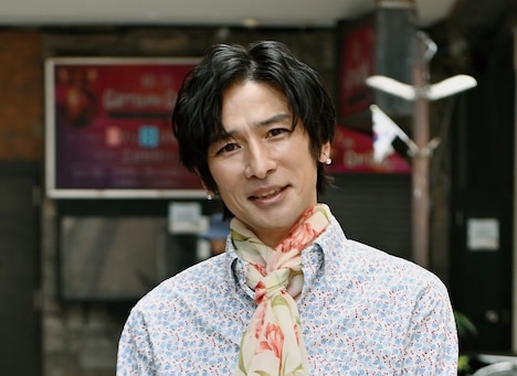 ドラマ「ハッピー・オブ・ジ・エンド」より、マツキ役の山中聡。