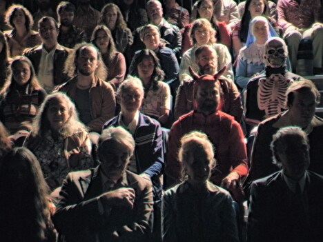 「悪魔と夜ふかし」新場面写真